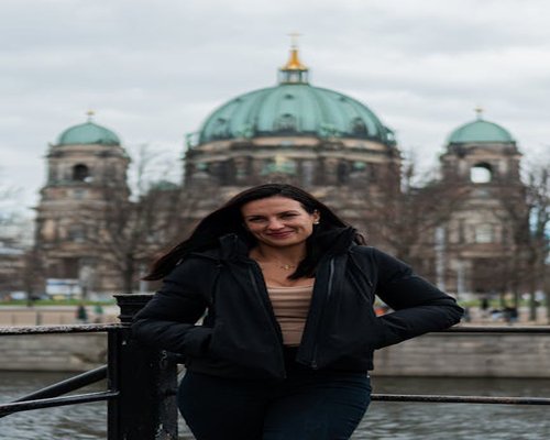 Sarah Müller, Redaktionsleitung von Bimoxer, bei der Arbeit in Berlin